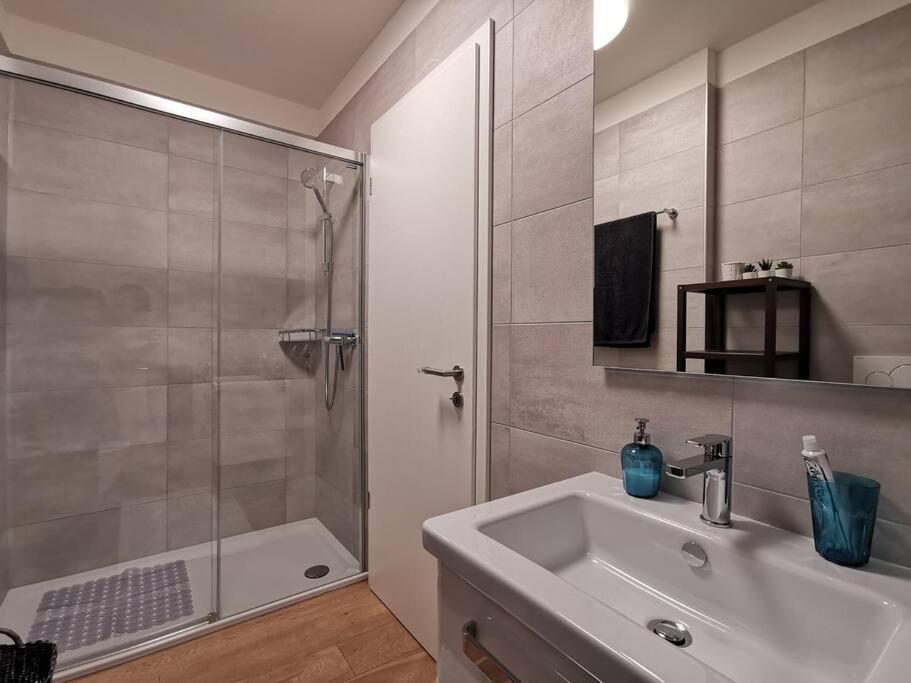Experience The Loft! Loft 18, Downtown, Near The Lake Free Parking Available Lugano Ngoại thất bức ảnh